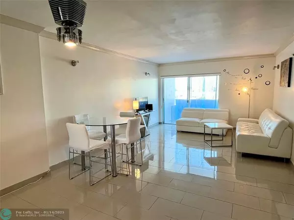 Sunny Isles Beach, FL 33160,400 Kings Point Dr  #1030