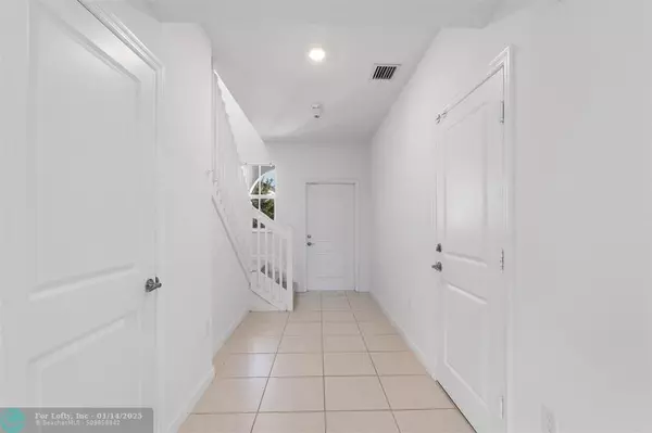 Miami, FL 33167,2405 NW 131st Cir  #2405