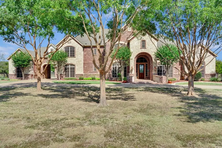 1824 Greenway Crossing Drive, Haslet, TX 76052