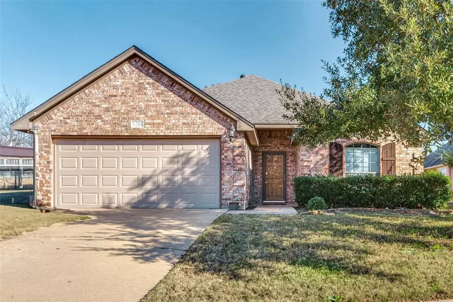 5201 Woodglen Lane, Fort Worth, TX 76126