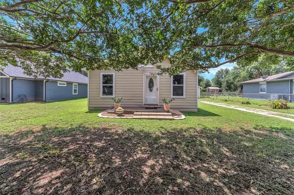 2514 Sunset Street, Denison, TX 75020