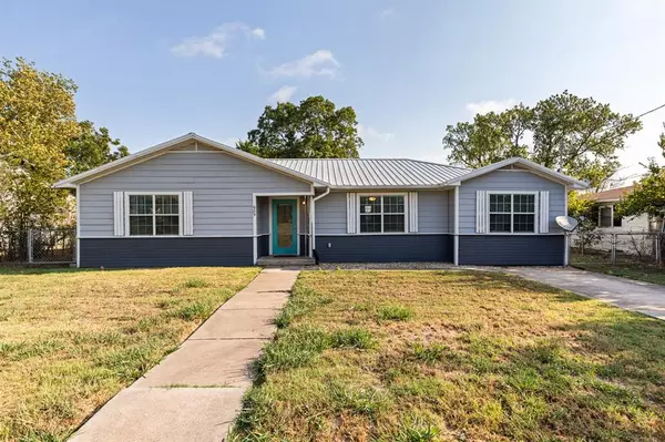 609 E Pine Street, West, TX 76691