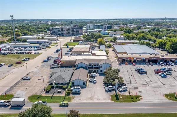 228 Wilshire Boulevard, Burleson, TX 76028