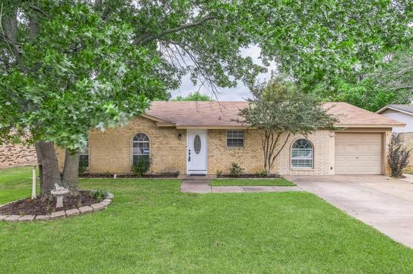 6705 Nola Court, Watauga, TX 76148