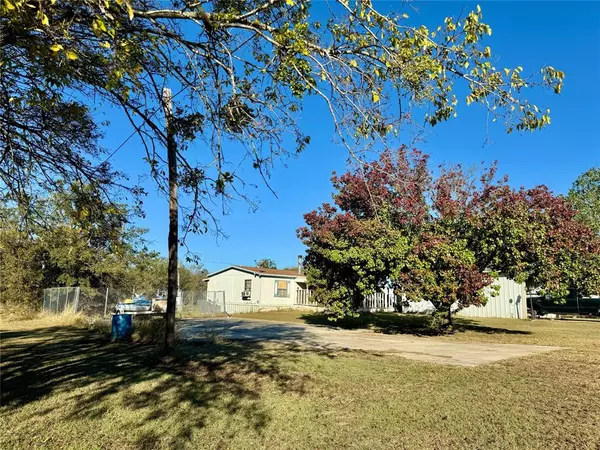 210 7th Street, Blanket, TX 76432