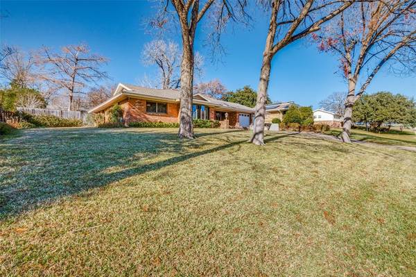 1554 Dalewood Court, Fort Worth, TX 76112