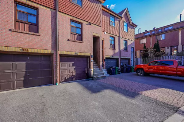 Toronto E01, ON M4M 3H5,275 Broadview AVE #67