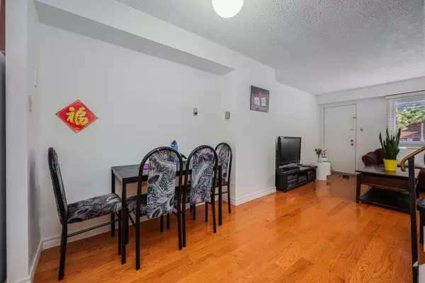 Toronto E01, ON M4M 3H5,275 Broadview AVE #67