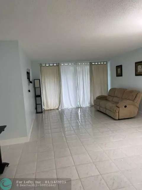 Miami, FL 33179,1780 NE 191st St  #104-2