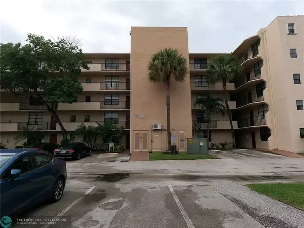 Pompano Beach, FL 33064,3450 Blue Lake Dr  #104