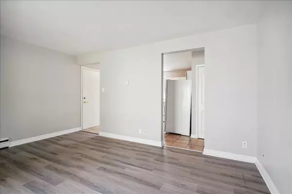 Oakville, ON L6L 1T7,2320 Hixon ST #1