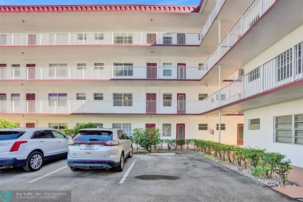 Lauderdale Lakes, FL 33319,4270 NW 40th St  #211