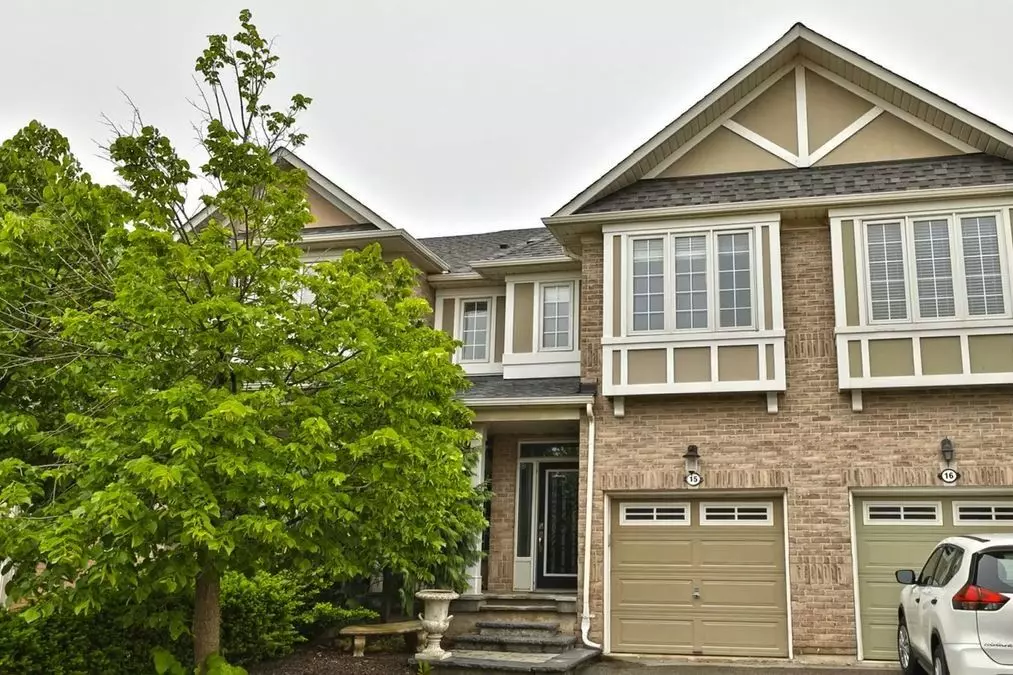 Oakville, ON L6M 5C9,2295 Rochester CIR #15