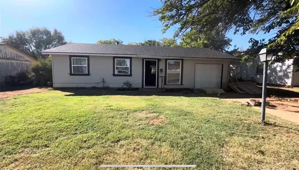 320 Hoover Circle, Elk City, OK 73644