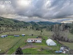 1330 GLENBROOK LOOP RD, Riddle, OR 97469