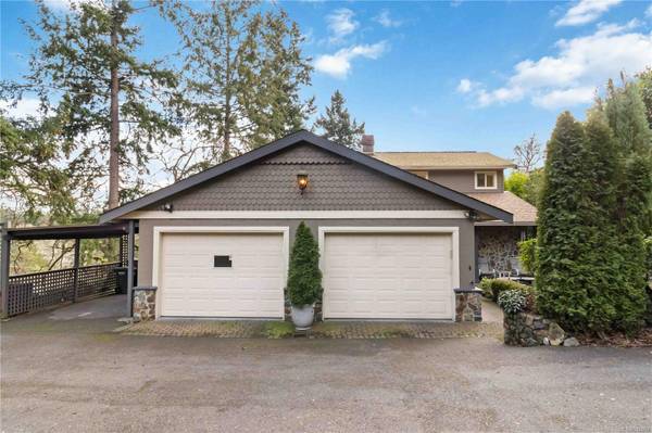 891 Royal Oak Dr, Saanich, BC V8X 5H5