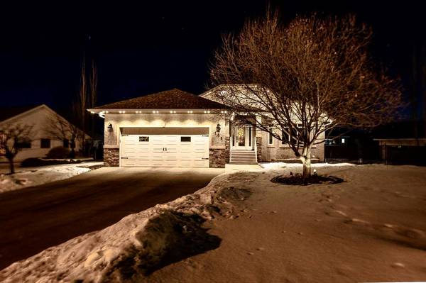 105 Park Meadows PL, Olds, AB T4H 1Y4