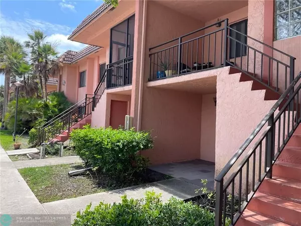 Weston, FL 33326,235 Lakeview Dr  #102