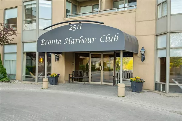 Oakville, ON L6L 6L9,2511 Lakeshore RD W #204