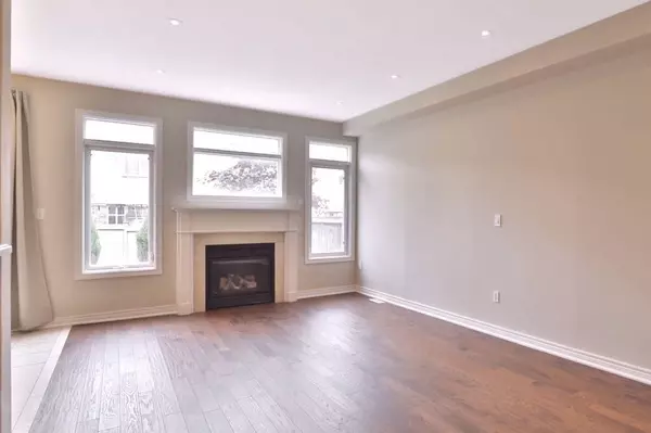 Oakville, ON L6M 5C9,2295 Rochester CIR #15