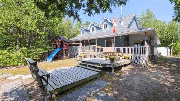 11 SILVERSIDES PT RD, Northern Bruce Peninsula, ON N0H 1Z0