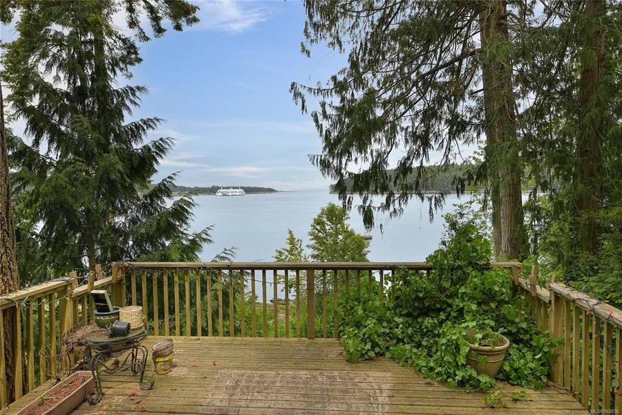 435 Victor Rd, Mayne Island, BC V0N 2J2