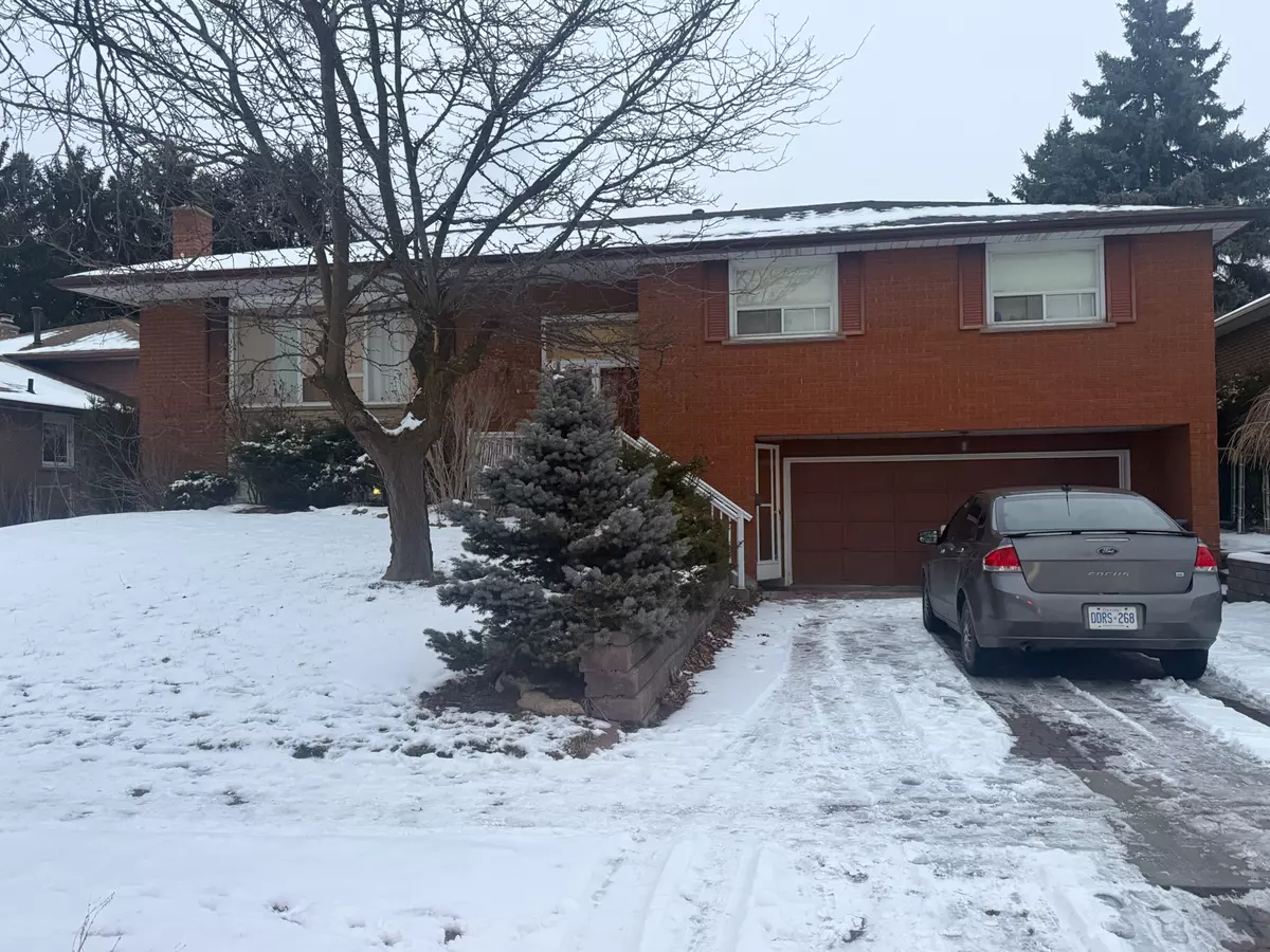 Brampton, ON L6W 3N8,15 MEADOWLAND Gate