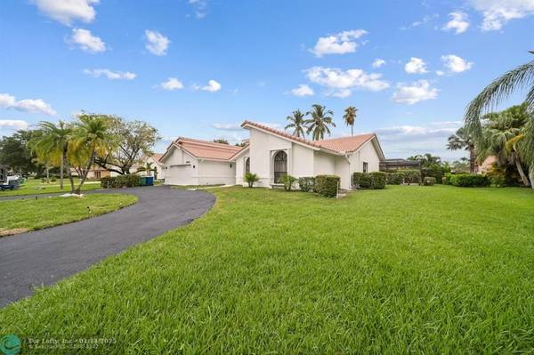 8640 NW 53rd Ct, Coral Springs, FL 33067