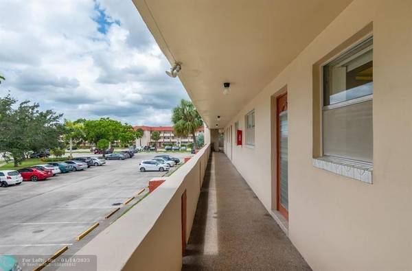 Sunrise, FL 33322,2951 E Sunrise Lakes Dr  #211