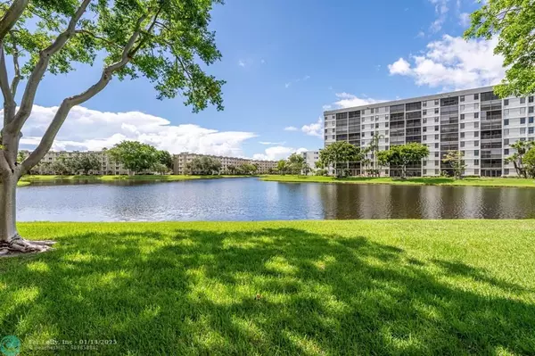 Pompano Beach, FL 33069,2222 N Cypress Bend Dr  #201