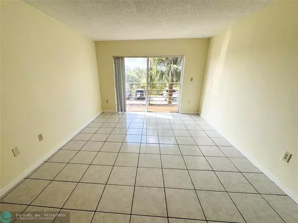 Lauderdale Lakes, FL 33311,3700 NW 21st St  #205