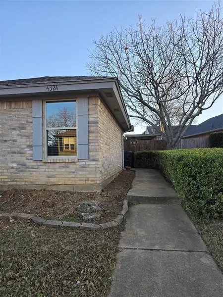 4324 Elliott Oaks Drive, Arlington, TX 76017