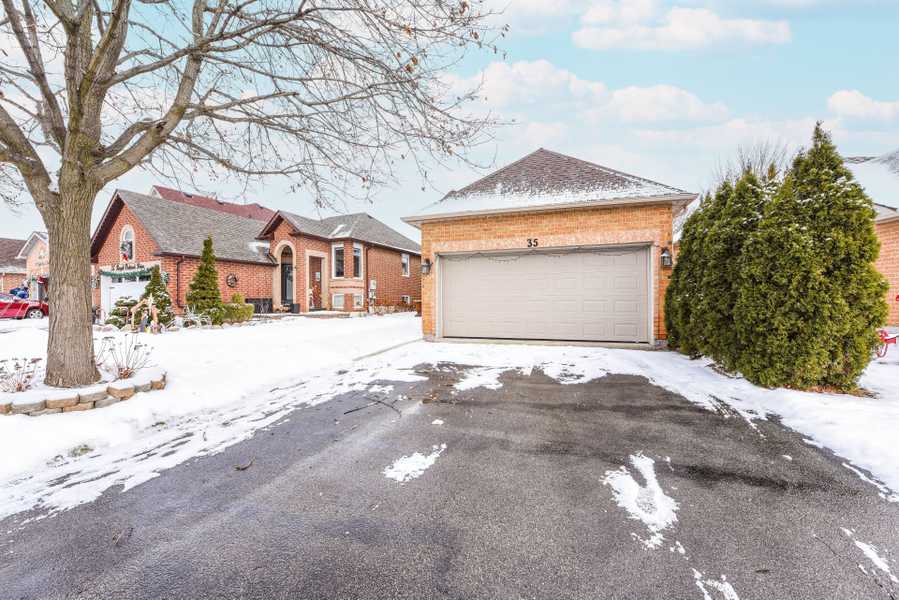 35 Royal Orchard DR, Brampton, ON L6X 4M6