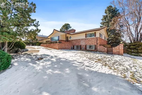 Colorado Springs, CO 80915,2214 Shalimar DR