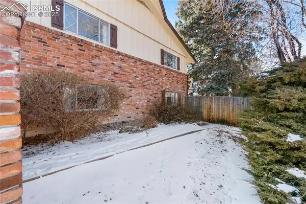 Colorado Springs, CO 80915,2214 Shalimar DR