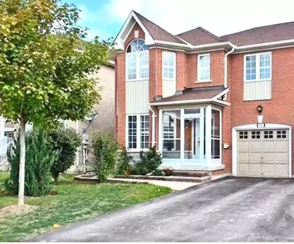 422 Woodspring AVE, Newmarket, ON L3X 2X1