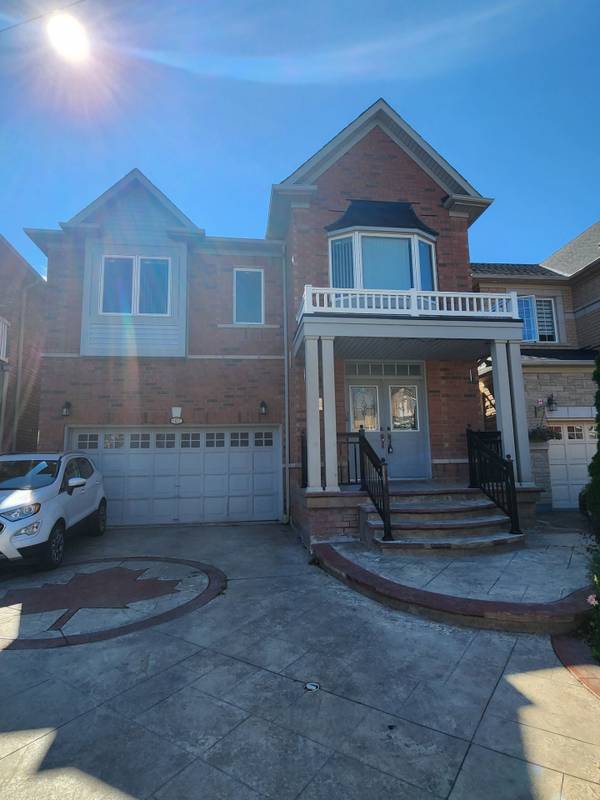 14 Beckenham RD, Brampton, ON L6P 2L7