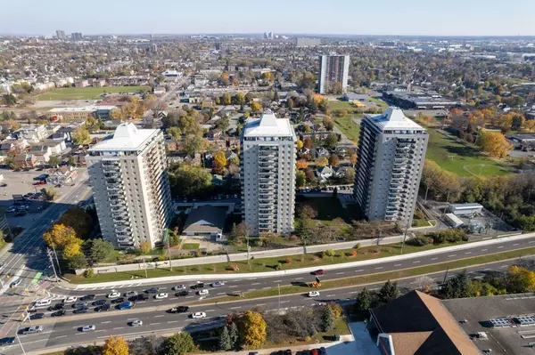 Vanier And Kingsview Park, ON K1L 8C9,158B MCARTHUR AVE S #805