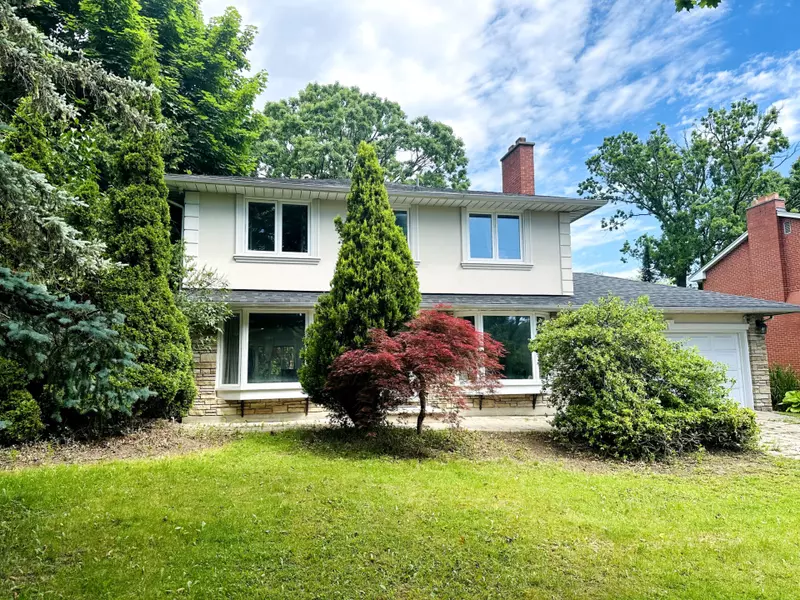 125 Bannatyne DR, Toronto C12, ON M2L 2P5