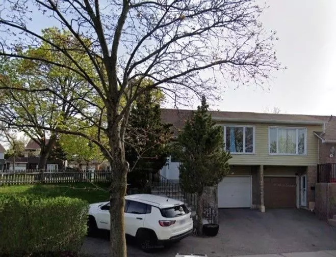 12 Courtleigh SQ, Brampton, ON L6Z 1J3