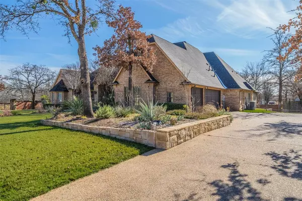 Kennedale, TX 76060,1210 Falcon Ridge Drive