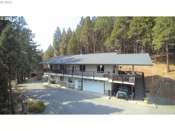 2121 WOODS CREEK RD, Days Creek, OR 97429