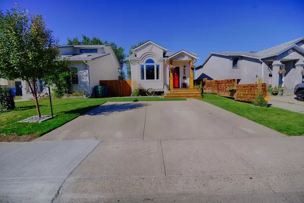 Lethbridge, AB T1K 6M6,213 Mt Crandell CRES West