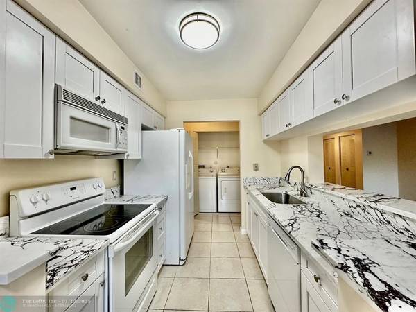 Coral Springs, FL 33076,9833 Westview Dr  #818