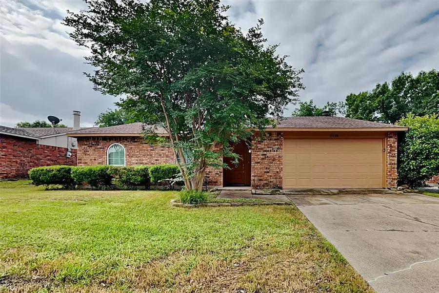 7430 Sandhurst Lane N, North Richland Hills, TX 76182