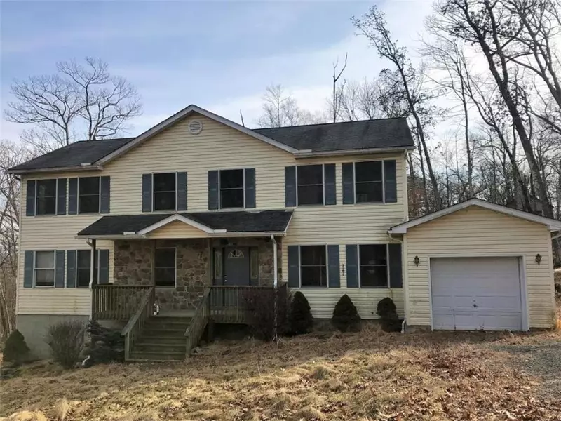 217 St Andrews Drive, Lehman Twp, PA 18324