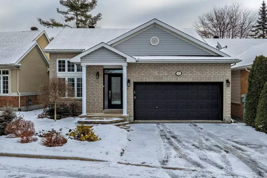 45 Paxton LN, Blackburn Hamlet, ON K1B 1B7