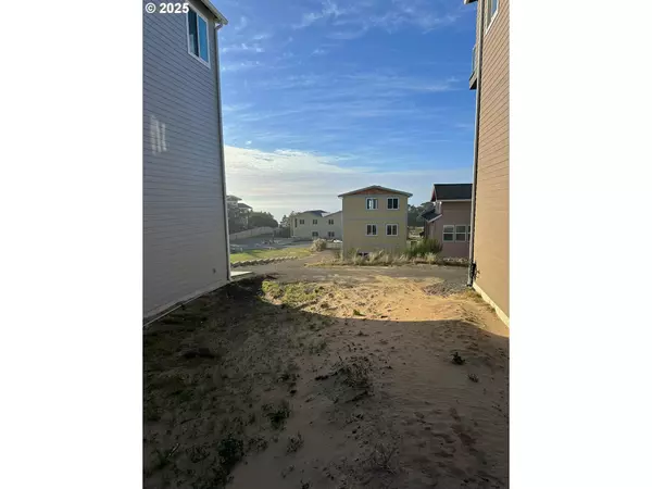 Oceanside, OR 97134,122 Reeder ST