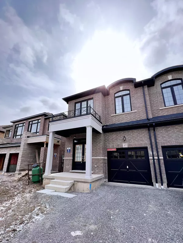 37 Closson DR, Whitby, ON L1P 0M9