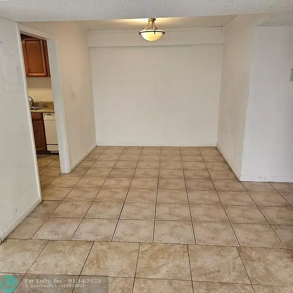 Lauderhill, FL 33319,4172 Inverrary Dr  #512